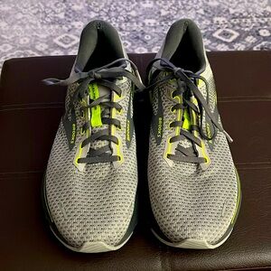 Brooks Adrenaline GTS 22